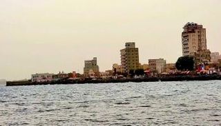 مدينة الحديدة اليمنية حيث بدأت مليشيات الحوثي تحركات عقب ضربة أمريكية