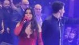 معجب يقتحم حفل هيفاء وهبي في رأس السنة.. ورد فعل مفاجئ