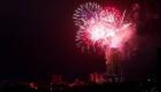 ألعاب نارية وصلوات وتصريحات رنانة.. العالم يستقبل 2024