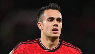 سيرجيو ريغيلون لاعب توتنهام المعار لمانشستر يونايتد