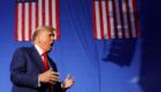 الهواتف الذكية.. ورطة قضائية جديدة لترامب