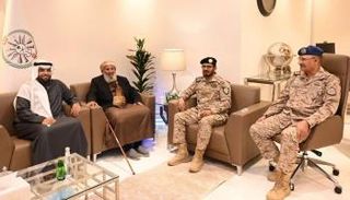 جانب من لقاء قائد قوات التحالف مع الشيخ عوشان