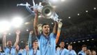 قصة رهان كوميدي يُحول نجوم مانشستر سيتي إلى نسخ من رودري