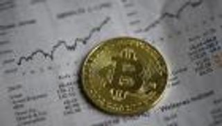 أسعار العملات الرقمية اليوم.. بيتكوين تستأنف رحلة الصعود