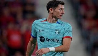 روبرت ليفاندوفسكي مهاجم برشلونة