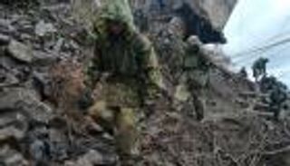 وسط تساقط الثلوج.. إنقاذ تسعينية بعد 5 أيام من زلزال اليابان (صور)