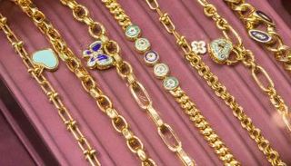 انسيالات ذهبية - أرشيفية