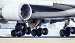 بعد هروب مسافر داخل عجلة طائرة إلى باريس.. قرار «رئاسي» في الجزائر