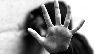 40 شخصا يواجهون تهمة اغتصاب طفلة في اليونان- أرشيفية