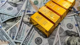 سبائك ذهبية ودولارات