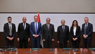 جانب من التوقيع