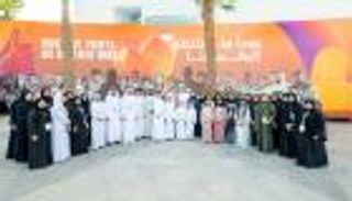 سارة الأميري تلتقي منتسبي «صناع المعرفة» خلال قمة المليار متابع