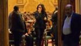 عزاء والدة لطيفة في مصر.. حضور لافت لنجوم الفن والإعلام (صور)