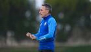 قبل المباراة الأولى.. مدرب منتخب الإمارات يكشف نقطة قوة هونغ كونغ