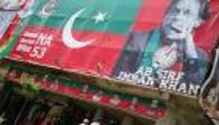 محكمة باكستانية تسقط «مضرب الكريكيت» من عمران خان