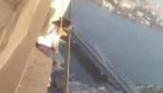 قصة سقوط فتاة مصرية من أعلى فندق.. كلمات غير مفهومة ومحاولة إنقاذ غريبة (فيديو)