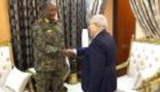 لعمامرة في «مهمة صعبة».. هل يطفئ نيران الحرب بالسودان؟