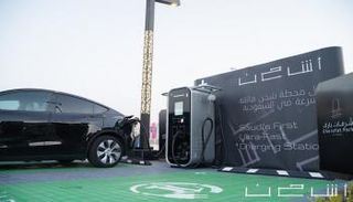 أول محطة شحن للسيارات الكهربائية بالرياض
