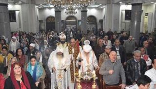 احتفالات داخل كنيسة مصرية - أرشيفية