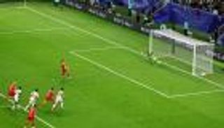 حارس منتخب الإمارات بطل أول ركلة جزاء مُهدرة في كأس آسيا 2023 (فيديو)