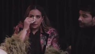 فرح الهادي تبكي في دانة كاست