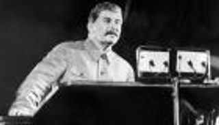 كيف أقصى ستالين منافسه للفوز برئاسة الاتحاد السوفياتي؟