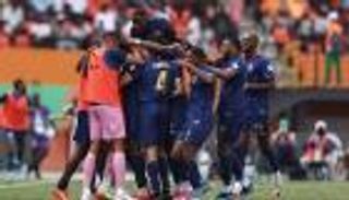 من اليد لكرة القدم.. منتخب الرأس الأخضر يحرج كبار أفريقيا