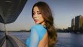 يارا السكري تخطف الأنظار من الأهرامات (فيديو)