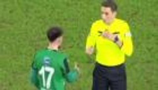 حدث في الدوري التركي.. لاعب يحصل على أغرب طرد بعد المباراة (فيديو)