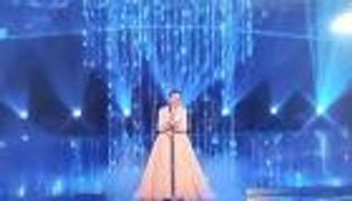 على كرسي متحرك.. ظهور جديد لـ نجاة الصغيرة في السعودية (صورة)