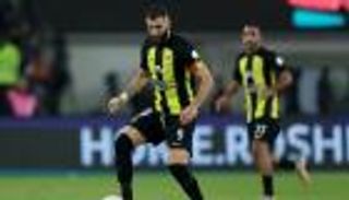 قرار جديد من بنزيما يؤزم موقفه مع الاتحاد السعودي