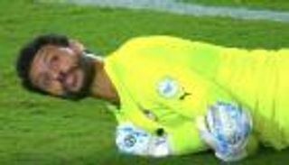 محمد الشناوي ضحية جديدة للعنة الإصابات في منتخب مصر