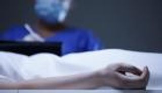 الجثث تحمل الأسرار.. كيف يعرف الأطباء الشرعيون سبب الجرائم؟