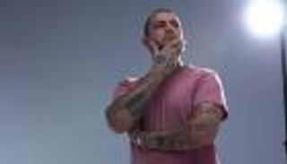 أحمد الفيشاوي «يتزوّج» 3 فنانات بـ«صور رومانسية» فقط