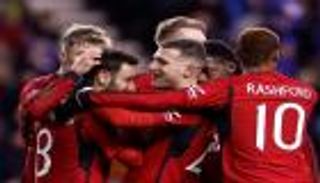 شمس دبي تخطف نجوم مانشستر يونايتد من قلب إنجلترا (صور)