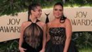 عاصفة هجوم على رانيا يوسف.. والسبب فستان ابنتها (صور)