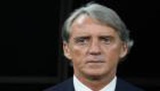 مانشيني يضع حلا لإنهاء عقدة عمرها 28 عاما في كأس آسيا