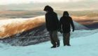 التجربة الدنماركية.. فريق يجمد لاعبيه 3 أيام في ثلوج اسكتلندا (صور)