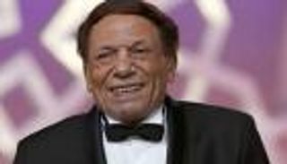 باسم يوسف يوجه رسالة لعادل إمام: اتفقت أو اختلفت معه يظل «تاريخاً»