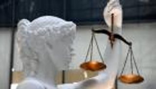 قتلت صديقها بأكثر من 100 طعنة.. والمحكمة تفرج عنها