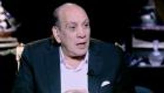 بعد وفاة والده.. من هو الفنان المصري منير مكرم؟