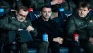 «عار».. تشافي ينفجر في مباراة برشلونة وفياريال