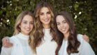 إطلالة الملكة رانيا مع الأميرتين إيمان وسلمى في «زيارة العقبة» (صور)