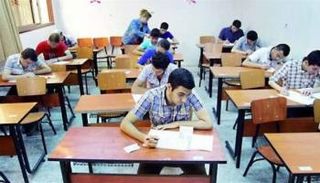 طلاب يؤدون الامتحانات- أرشيفية