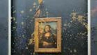 حساء يلطخ وجه «الموناليزا».. هجوم في سبيل «الغذاء الصحي» (صور)