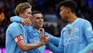 فيل فودين وكيفن دي بروين نجما مانشستر سيتي