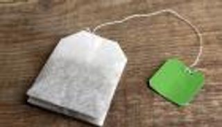 «فتلة شاي» تحت المجهر تكشف عن مفاجآت صادمة (فيديو)