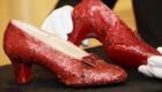 بـ3.5 مليون دولار.. سجن سارق أغلى حذاء بالسينما الأمريكية