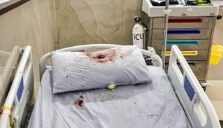 آثار قتل أحد الشباب الثلاثة بمستشفى