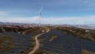 ندرة الأراضي.. أزمة تواجه التحول نحو الطاقة النظيفة